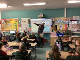 Mr Moorhead visits Mrs Thompson’s Year 3 class to present the Christmas story