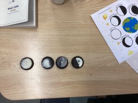 Year 5 Miss Gibson- Oreo Phases of the Moon challenge đ